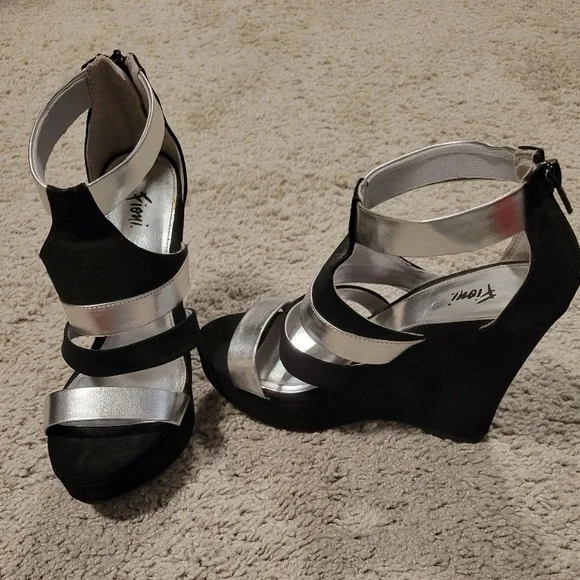 Black and Silver wedges - Picture 2 of 3